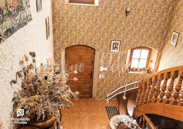 Maison de maître avec tourelle et piscine - potentiel exceptionnel - 413 m² - Draguignan
