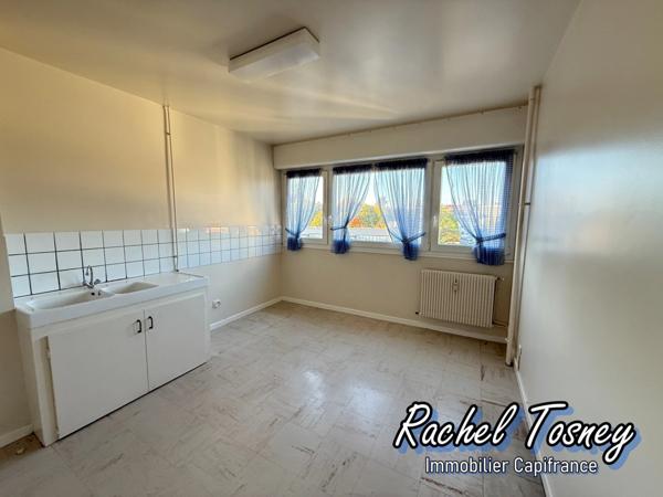 Appartement à vendre T5 MONTBELIARD (25), avec BALCON et GARAGE !