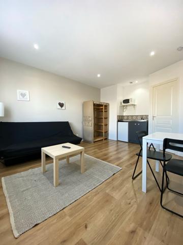 Studio
                                                                                                                                                                                                                                                                                                                        1 pièce(s)                                                                                                                                                                                                                                                                                                                              20.27  m²