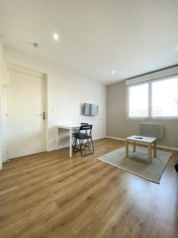 Studio
                                                                                                                                                                                                                                                                                                                        1 pièce(s)                                                                                                                                                                                                                                                                                                                              20.27  m²