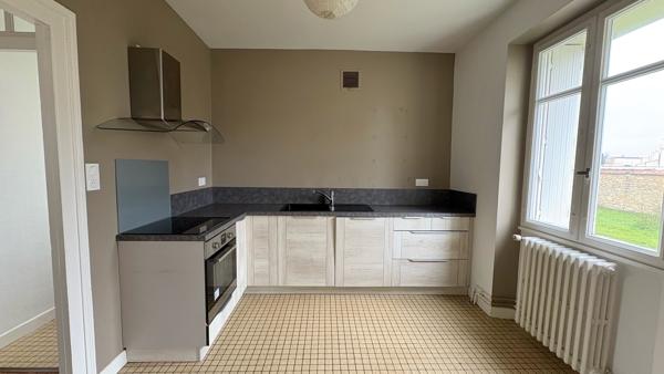 Maison
                                                                                                                                                                                                                                                                                                                        4 pièce(s)                                                                                                                                                                                                          3 chambre(s)                                                                                                                                                                                                          115  m²