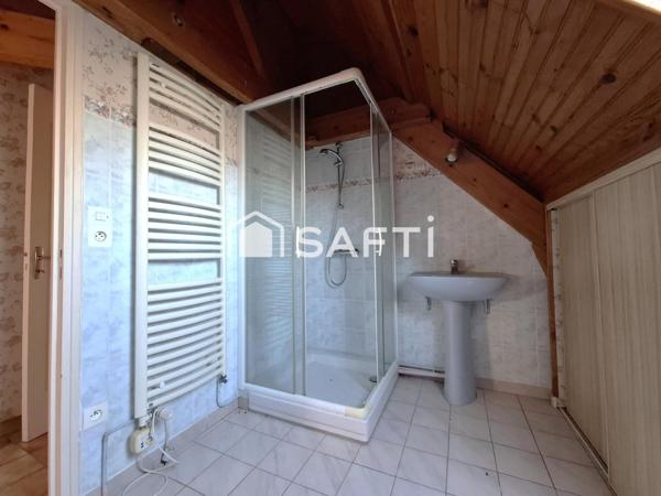 Maison traditionnelle sur grand terrain, au calme !