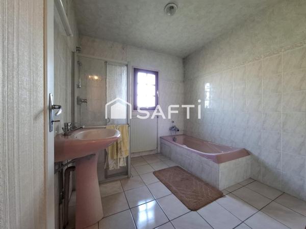 Maison traditionnelle sur grand terrain, au calme !