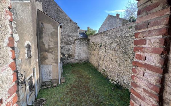 Appartement à vendre    1 pièce • 125 m2 Beaugency