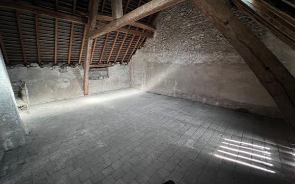 Appartement à vendre    1 pièce • 125 m2 Beaugency