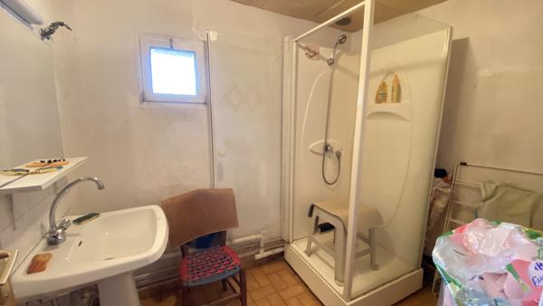 Molles (03300) Viager occupé avec rente Monsieur 80 ans - Maison de campagne avec dépendances et terrain