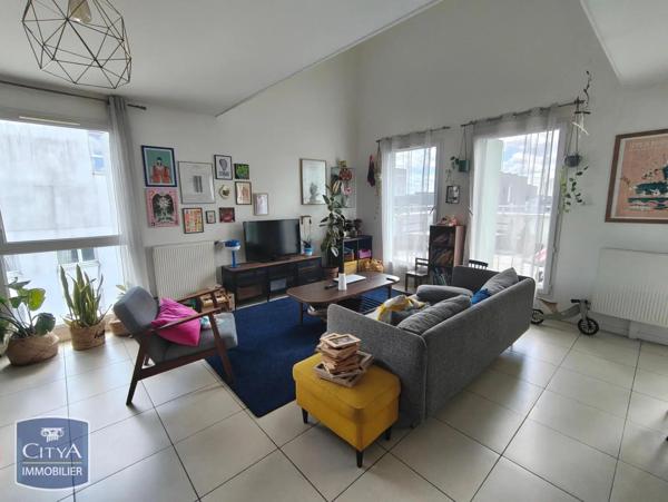 Appartement à louer 5 pièces 106.8m² Bordeaux (33300)