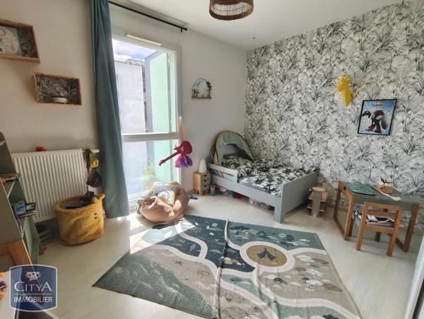 Appartement à louer 5 pièces 106.8m² Bordeaux (33300)