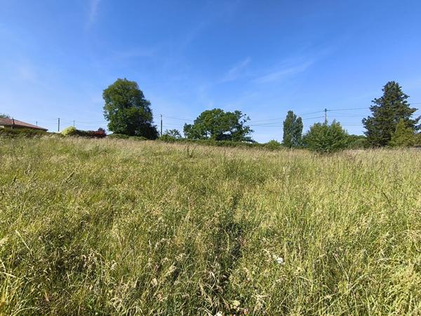 Terrain de 800m2 dans Figeac