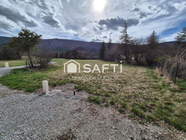 Terrain constructible viabilisé libre constructeur.