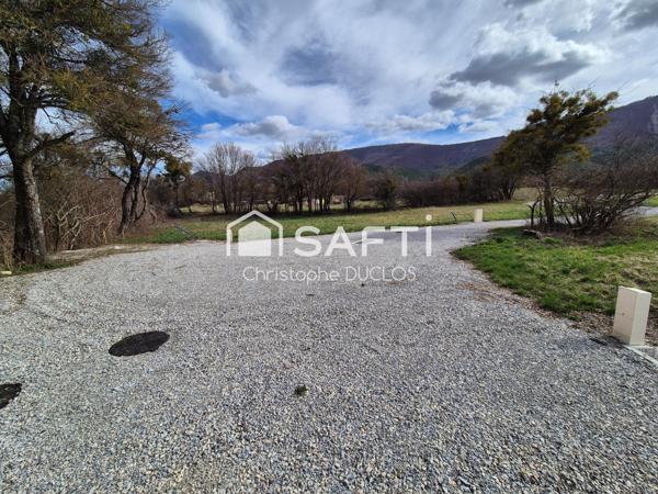 Terrain constructible viabilisé libre constructeur.