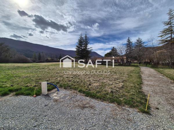 Terrain constructible viabilisé libre constructeur.