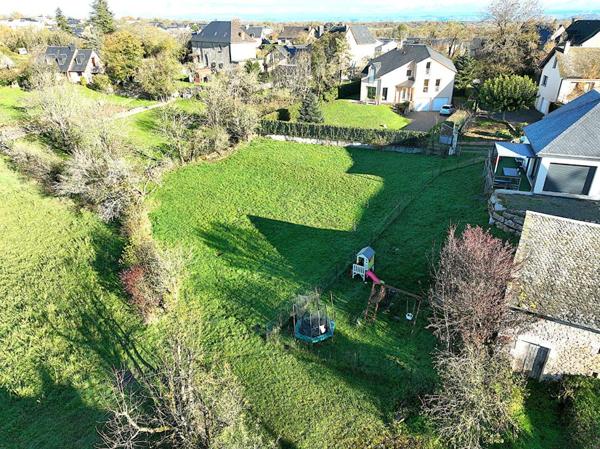 Rare terrain viabilisé de 855 m² vue nature, impasse calme, proche Rodez