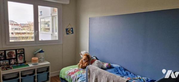 Saint Malo - Gare - Appartement T5 (100m²) en bon état - Balcon (sud) - Cave et Parking