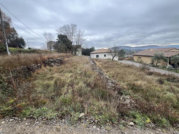 Terrain de 997 m² – Vinezac limite Lachapelle sous Aubenas