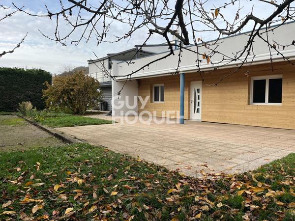 Ensemble immobilier avec local professionnel et appartement de 270m² à CERNAY