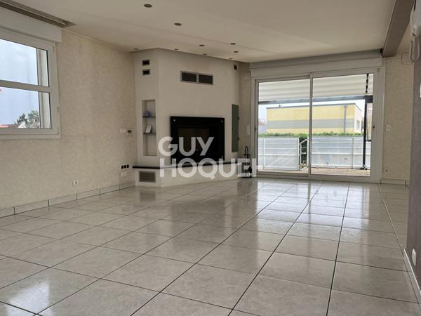 Ensemble immobilier avec local professionnel et appartement de 270m² à CERNAY