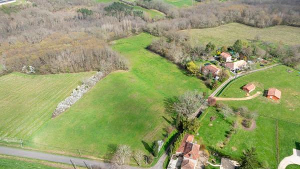 TERRAIN DE 25922 m² DONT 4170 m² CONSTRUCTIBLE