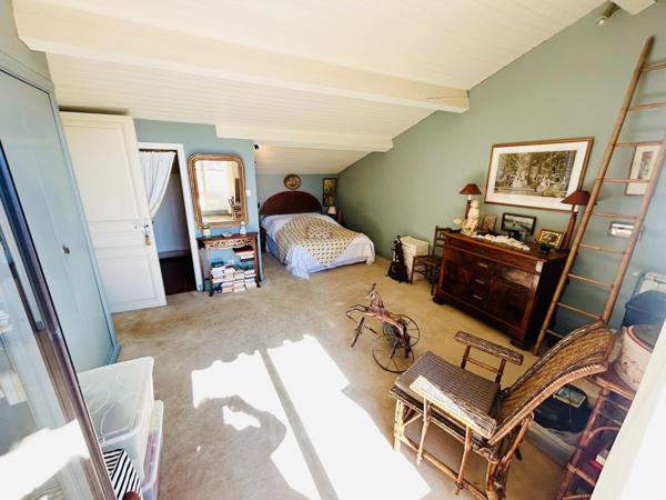 BIEN D'EXCEPTION : VILLA T7 A 80M DE LA PLAGE