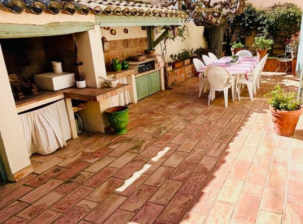 BIEN D'EXCEPTION : VILLA T7 A 80M DE LA PLAGE