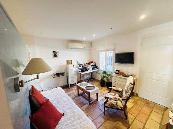 BIEN D'EXCEPTION : VILLA T7 A 80M DE LA PLAGE