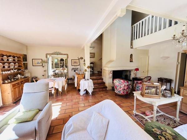 BIEN D'EXCEPTION : VILLA T7 A 80M DE LA PLAGE