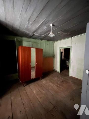 A vendre, à Anglards-de-Salers, dans un petit hameau au calme, avec un grand jardin, une maison...