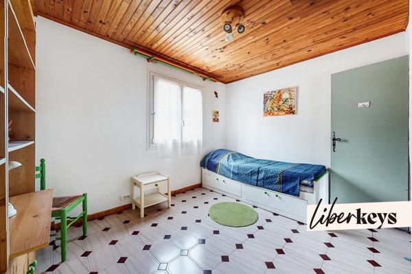 Roquebrune-sur-Argens : Le Charme Provençal entre Mer et Collines – Villa Familiale 103m² sur Grand Terrain