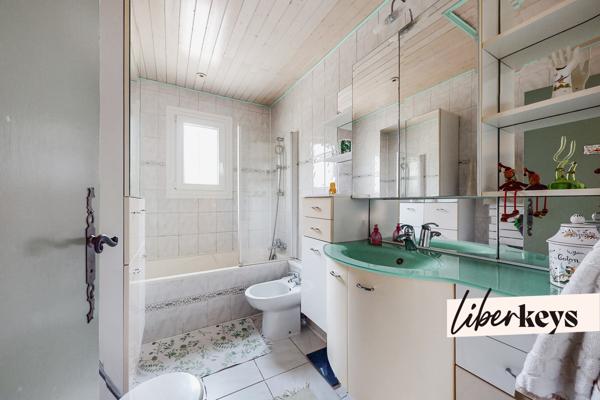 Roquebrune-sur-Argens : Le Charme Provençal entre Mer et Collines – Villa Familiale 103m² sur Grand Terrain