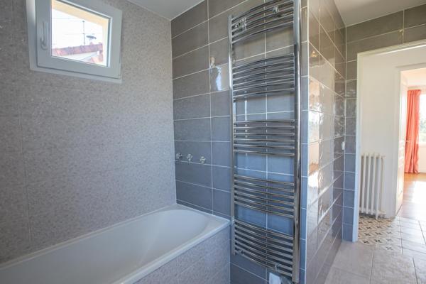 SUPERBE MAISON FAMILIALE 140 M²-TERRAIN 595 m²