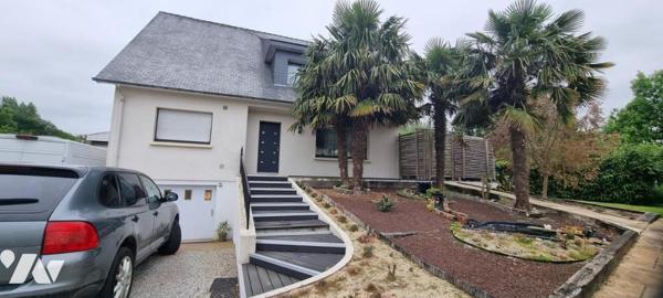 LA GUERCHE DE BGNE - Pavillon avec piscine-garages et terrain