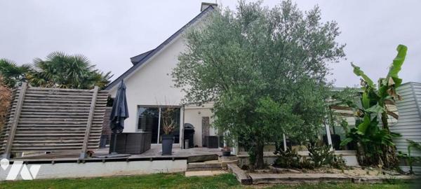 LA GUERCHE DE BGNE - Pavillon avec piscine-garages et terrain