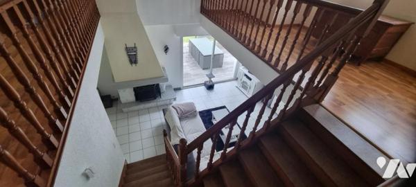 LA GUERCHE DE BGNE - Pavillon avec piscine-garages et terrain