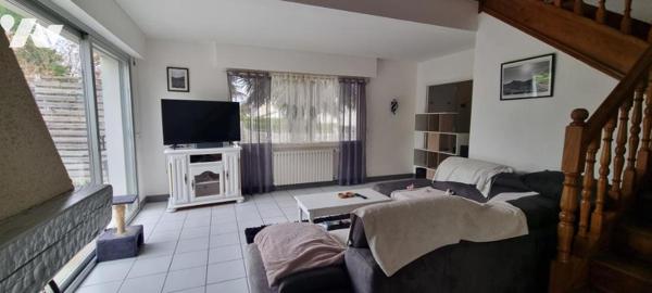 LA GUERCHE DE BGNE - Pavillon avec piscine-garages et terrain