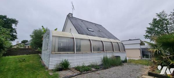 LA GUERCHE DE BGNE - Pavillon avec piscine-garages et terrain