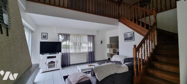 LA GUERCHE DE BGNE - Pavillon avec piscine-garages et terrain