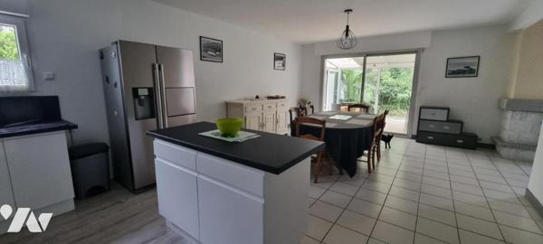 LA GUERCHE DE BGNE - Pavillon avec piscine-garages et terrain