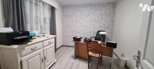 LA GUERCHE DE BGNE - Pavillon avec piscine-garages et terrain