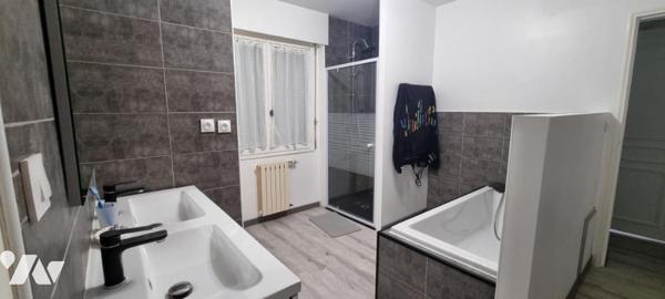 LA GUERCHE DE BGNE - Pavillon avec piscine-garages et terrain