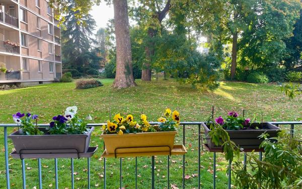 Appartement à vendre    4 pièces • 62,32 m2 Viroflay