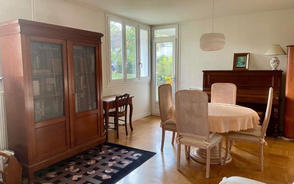 Appartement à vendre    4 pièces • 62,32 m2 Viroflay