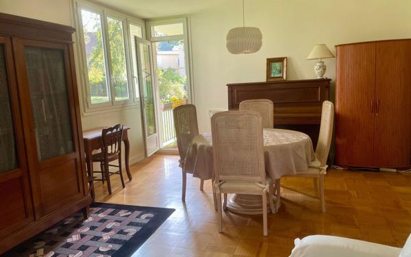 Appartement à vendre    4 pièces • 62,32 m2 Viroflay