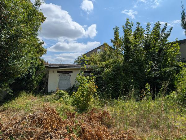 Terrain
        
        - 197 m² Exclusivité 215 000 € *