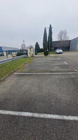 Terrain avec visibilité premium à vendre sur 3393m² à  BALLAN MIRE (37)  emprise bâtie maxi de 2035m² 12 m de hauteur