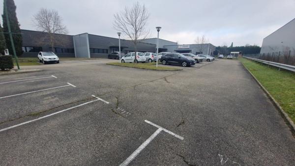Terrain avec visibilité premium à vendre sur 3393m² à  BALLAN MIRE (37)  emprise bâtie maxi de 2035m² 12 m de hauteur