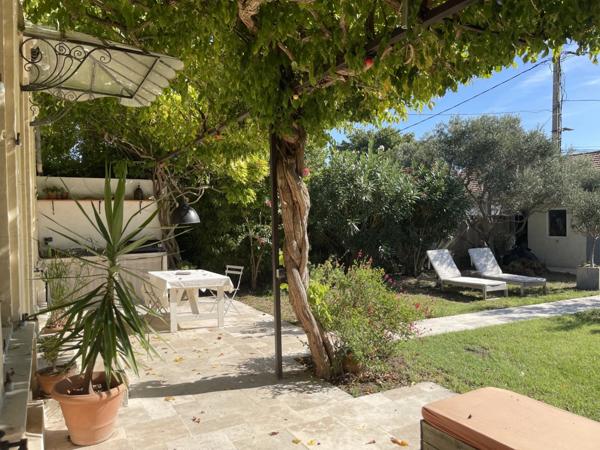 Maison rénovée à proximité du centre historique, à vendre