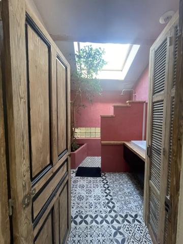 Maison rénovée à proximité du centre historique, à vendre