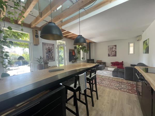 Maison rénovée à proximité du centre historique, à vendre