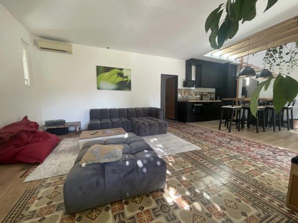 Maison rénovée à proximité du centre historique, à vendre