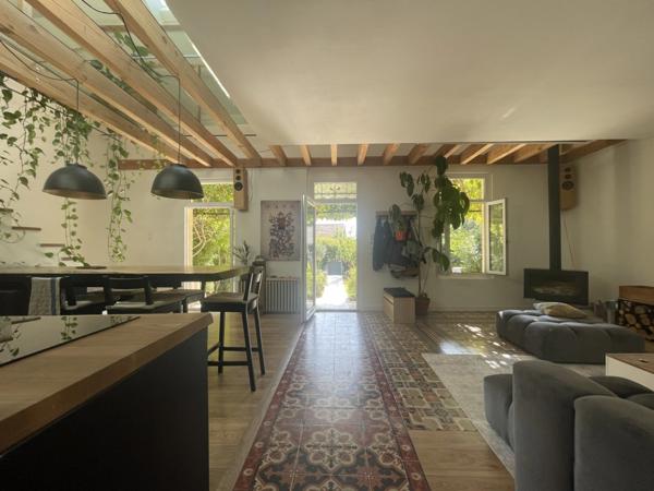 Maison rénovée à proximité du centre historique, à vendre